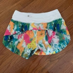NWOT RARE LULULEMON Hotty Hot Shorts